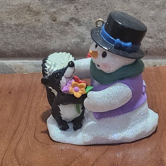 Hallmark Snow Buddies 2006 Snowman Skunk Christmas Ornament - Picture 8 of 12